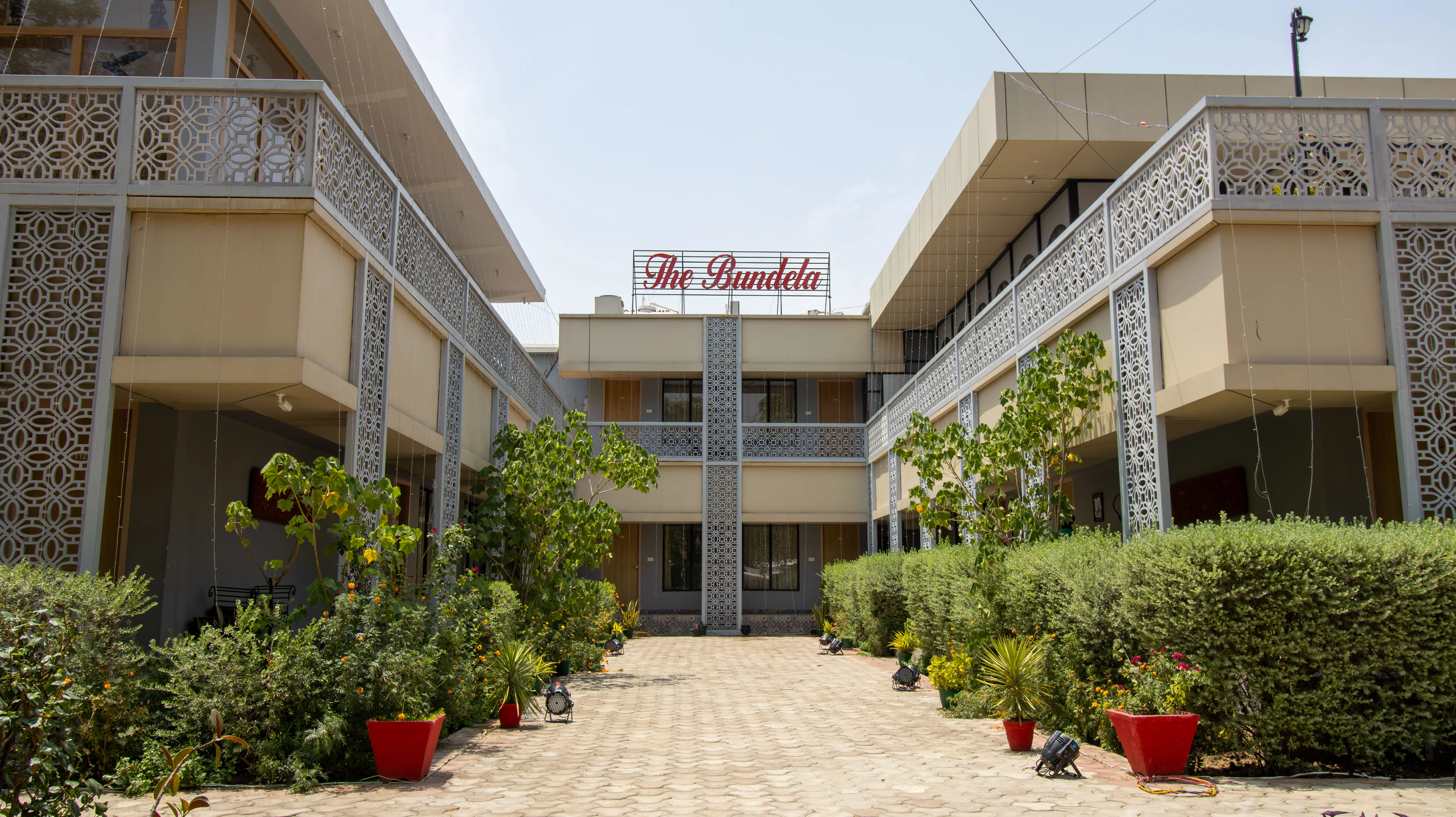 Best hotels in khajuraho near airport, hotels in khajuraho near temples