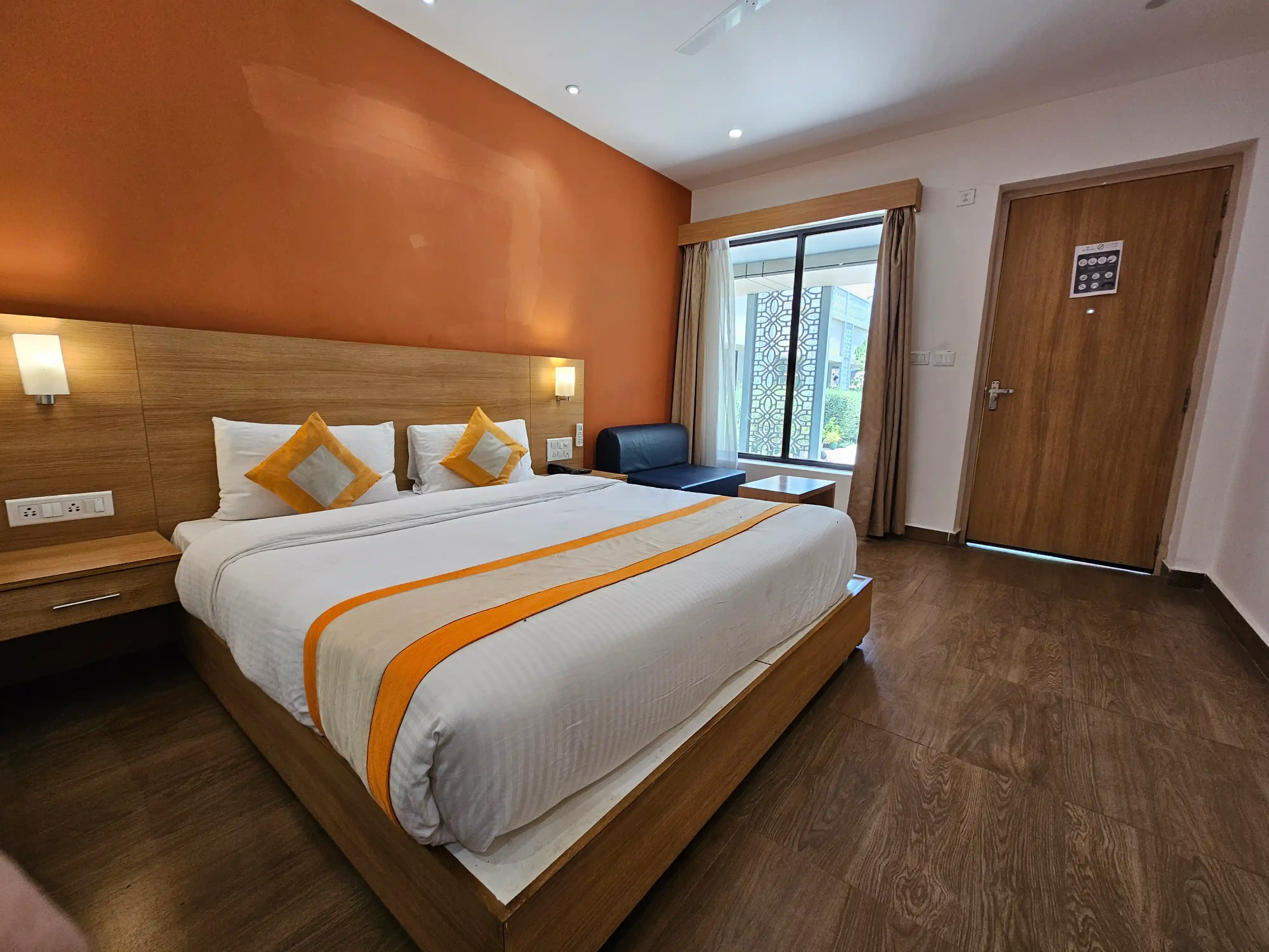 best luxury hotel in khajuraho