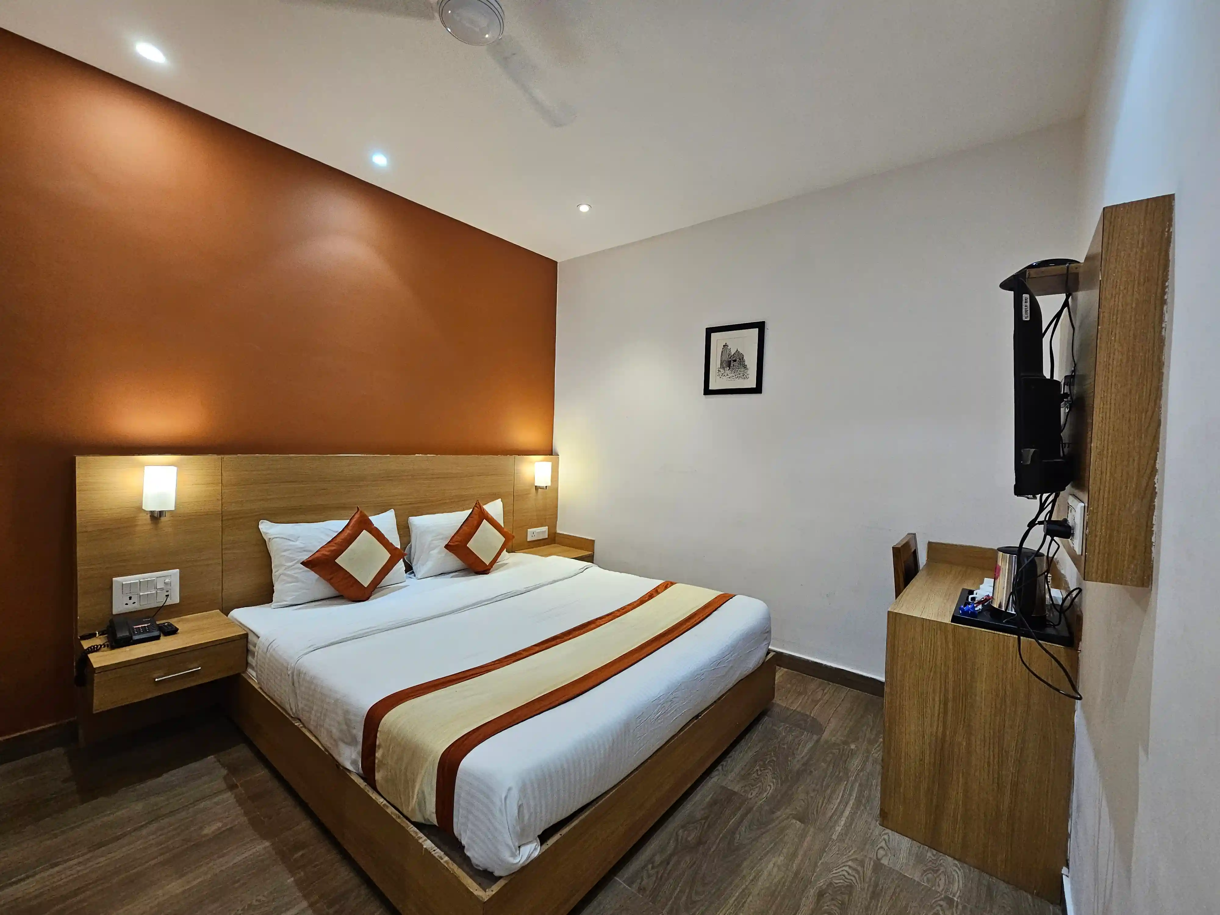 hotel near khajuraho airport